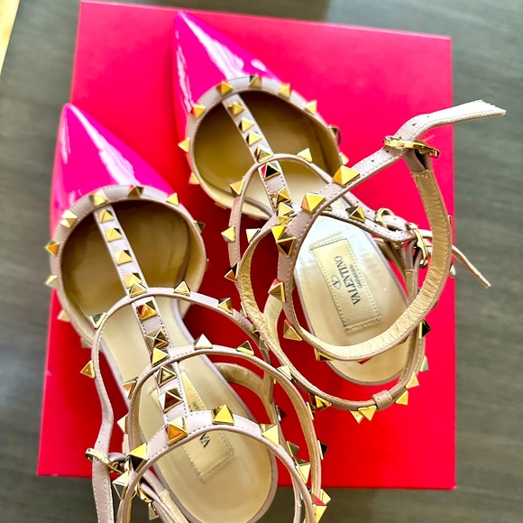 VALENTINO GARAVANI Rockstud Slingback Pumps in Fuchsia Patent Leather (EUR 39) - Picture 5 of 10